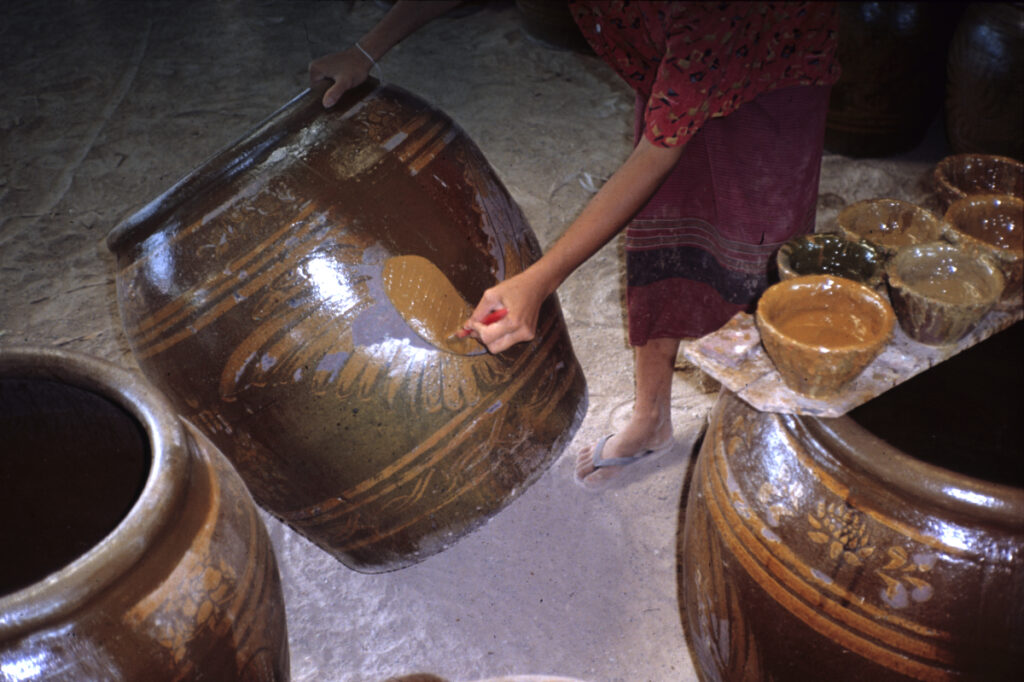 Ratchaburi Jar being painted (1989)